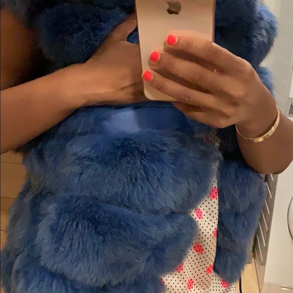 Blue Fox Fur Vest - 100% Real Fur + Earmuffs - Picture 5 of 10